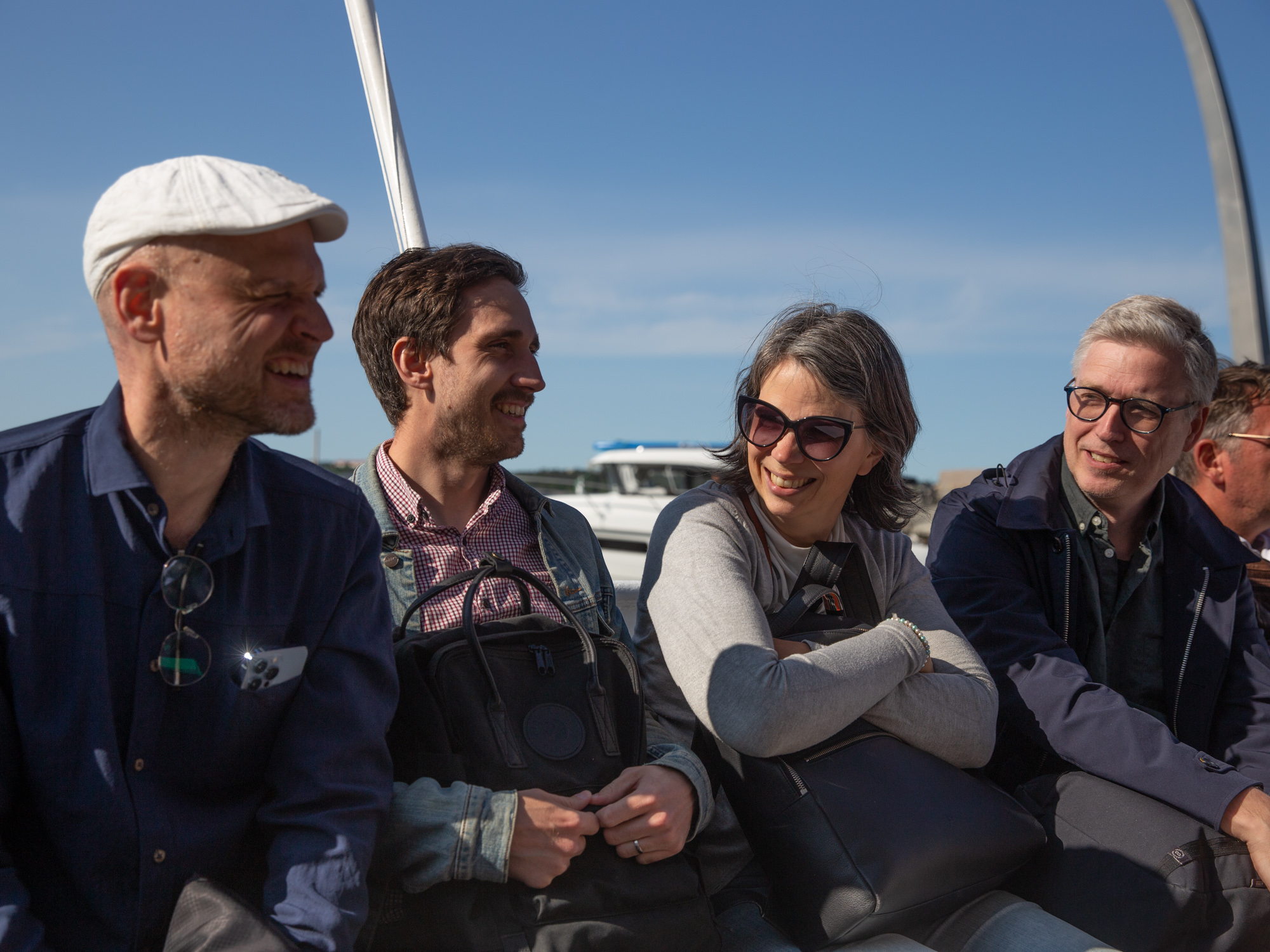 Dan, Alexander, Jenny och Håkan åker båt